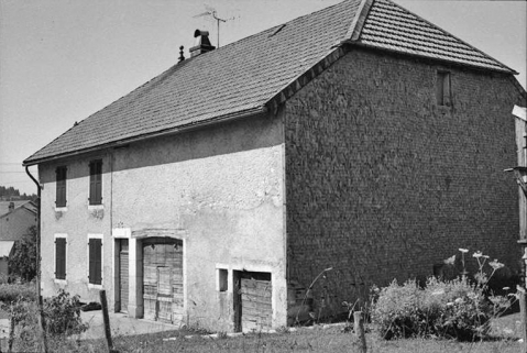 Ferme datée de 1870, située 5 rue de la Grande Fontaine : façade antérieure. © Région Bourgogne-Franche-Comté, Inventaire du patrimoine