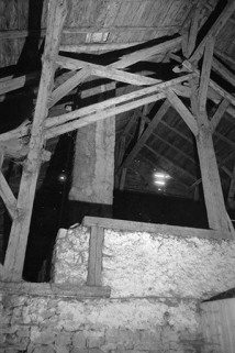 Intérieur : charpente et cheminée. © Région Bourgogne-Franche-Comté, Inventaire du patrimoine