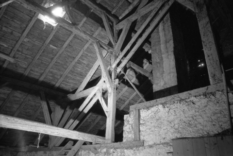 Intérieur : charpente et cheminée. © Région Bourgogne-Franche-Comté, Inventaire du patrimoine