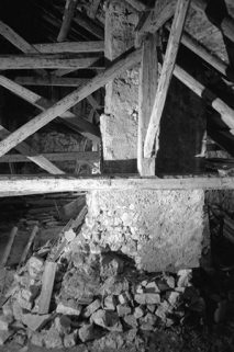 Intérieur : charpente et cheminée. © Région Bourgogne-Franche-Comté, Inventaire du patrimoine