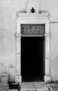 Ferme datée de 1825, située 6 Grande Rue : porte d'entrée à linteau daté 1825. © Région Bourgogne-Franche-Comté, Inventaire du patrimoine