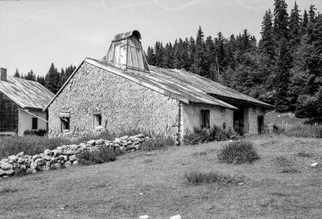 Ferme de 1750, située au lieudit Le Pré Poncet : vue de trois quarts. © Région Bourgogne-Franche-Comté, Inventaire du patrimoine