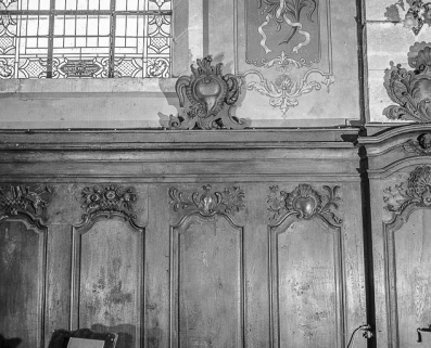 Détail de la partie supérieure des boiseries, côté droit : 2e, 3e et 4e panneaux. © Région Bourgogne-Franche-Comté, Inventaire du patrimoine
