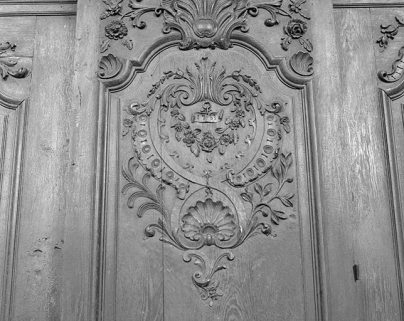 Détail de la partie centrale du 8e panneau des boiseries, côté gauche, portant la date 1753. © Région Bourgogne-Franche-Comté, Inventaire du patrimoine