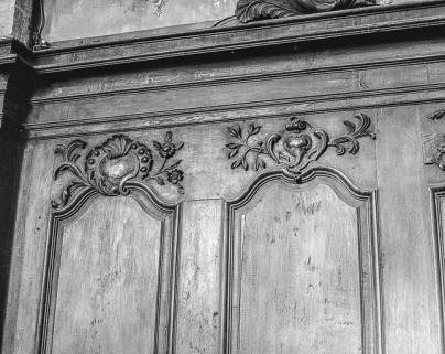 Détail de la partie supérieure des boiseries côté gauche (2e et 3e panneaux). © Région Bourgogne-Franche-Comté, Inventaire du patrimoine