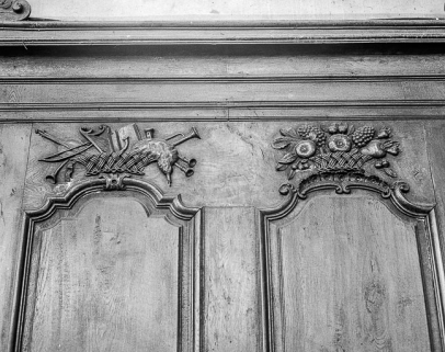 Détail de la partie supérieure des boiseries, côté droit : 6e et 7e panneaux. © Région Bourgogne-Franche-Comté, Inventaire du patrimoine