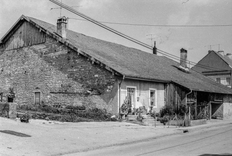 Façade sur rue et façade postérieure. © Région Bourgogne-Franche-Comté, Inventaire du patrimoine