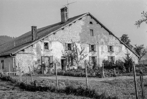 Ferme : façade antérieure vue de trois quarts gauche. © Région Bourgogne-Franche-Comté, Inventaire du patrimoine
