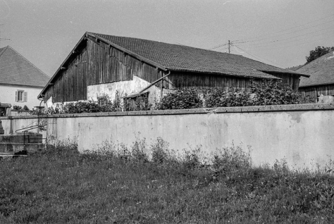 Ferme : façades postérieure et latérale droite. © Région Bourgogne-Franche-Comté, Inventaire du patrimoine