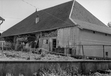 Ferme cadastrée 1961 AB 8 : façades postérieure et latérale gauche. © Région Bourgogne-Franche-Comté, Inventaire du patrimoine