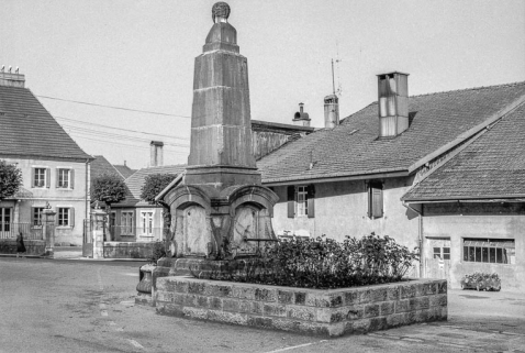 Vue de trois quarts arrière. © Région Bourgogne-Franche-Comté, Inventaire du patrimoine