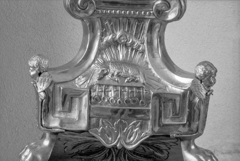 Détail du pied : l'agneau mystique. © Région Bourgogne-Franche-Comté, Inventaire du patrimoine