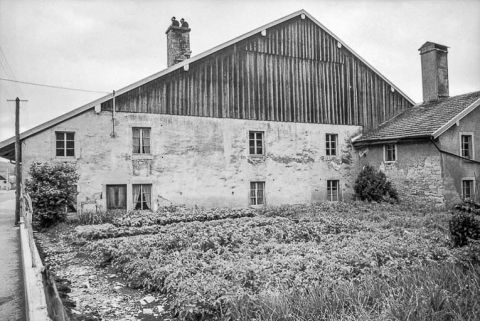 Façade antérieure et jardin. © Région Bourgogne-Franche-Comté, Inventaire du patrimoine