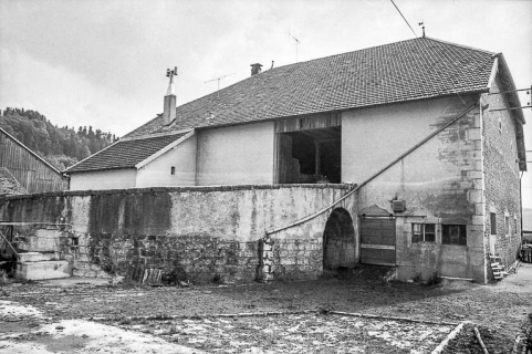 Ferme cadastrée 1962 E 281 bis : façade latérale droite. © Région Bourgogne-Franche-Comté, Inventaire du patrimoine