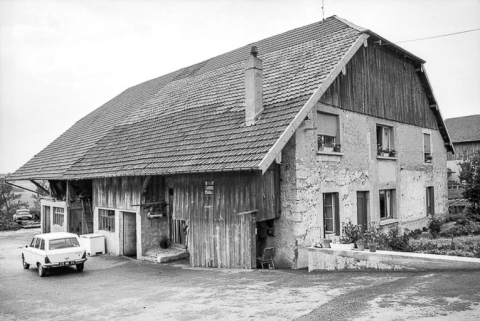 Ferme cadastrée 1962 E 107 : façade antérieure et latérale gauche. © Région Bourgogne-Franche-Comté, Inventaire du patrimoine