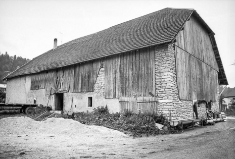 Ferme cadastrée 1962 E 107 : façades postérieure et latérale droite. © Région Bourgogne-Franche-Comté, Inventaire du patrimoine