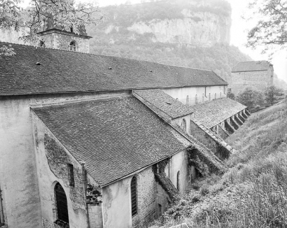 Abbatiale : vue du collatéral nord (extérieur). © Région Bourgogne-Franche-Comté, Inventaire du patrimoine