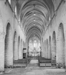 Abbatiale : vue de la nef depuis l'ouest. © Région Bourgogne-Franche-Comté, Inventaire du patrimoine