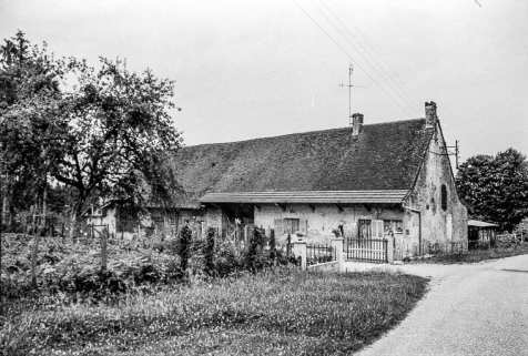 Ferme cadastrée 1969 AI 39  : façades antérieure et latérale droite. © Région Bourgogne-Franche-Comté, Inventaire du patrimoine