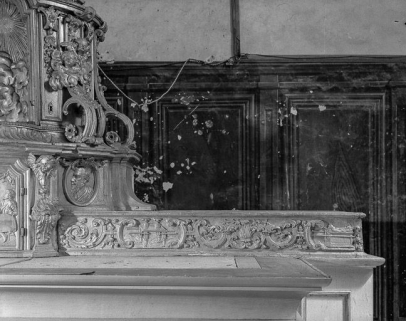 Détail : partie droite du gradin. © Région Bourgogne-Franche-Comté, Inventaire du patrimoine