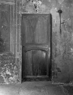 Intérieur : choeur : porte de la sacristie. © Région Bourgogne-Franche-Comté, Inventaire du patrimoine