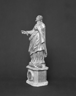 Saint au livre : trois quarts gauche. © Région Bourgogne-Franche-Comté, Inventaire du patrimoine