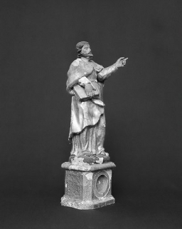 Saint au livre trois quarts droit. © Région Bourgogne-Franche-Comté, Inventaire du patrimoine