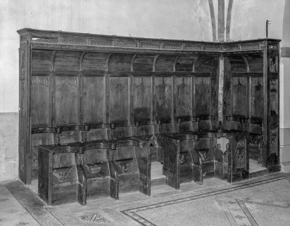 Stalles sud, vue générale, sellettes levées. © Région Bourgogne-Franche-Comté, Inventaire du patrimoine