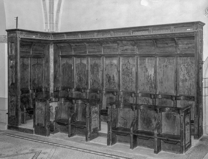 Stalles nord, vue générale, sellettes baissées. © Région Bourgogne-Franche-Comté, Inventaire du patrimoine