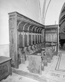 Stalles sud, vue générale de trois quarts. © Région Bourgogne-Franche-Comté, Inventaire du patrimoine