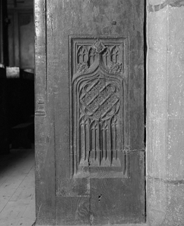 Stalles nord : jouée est des stalles hautes, panneau inférieur. © Région Bourgogne-Franche-Comté, Inventaire du patrimoine