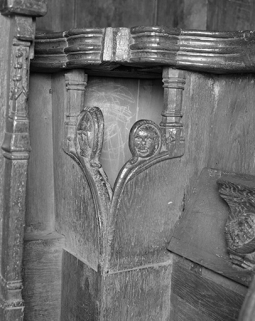 Stalles nord, parclose ouest de la stalle 16 et parclose en retour. © Région Bourgogne-Franche-Comté, Inventaire du patrimoine