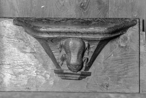 Stalles sud, n° 10, miséricorde. © Région Bourgogne-Franche-Comté, Inventaire du patrimoine