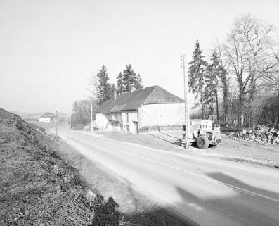 Fermes situées au lieudit Montchauvrot, cadastrée 1959 AC 86, 87, 88 et 90 : vue de trois quarts droit. © Région Bourgogne-Franche-Comté, Inventaire du patrimoine