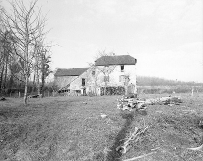 Ferme située au lieudit Montchauvrot, cadastrée 1959 AC 58 : vue d'ensemble. © Région Bourgogne-Franche-Comté, Inventaire du patrimoine