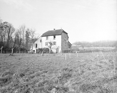 Ferme située au lieudit Montchauvrot, cadastrée 1959 AC 58 : vue d'ensemble. © Région Bourgogne-Franche-Comté, Inventaire du patrimoine