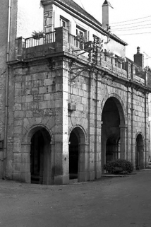 Façade antérieure de trois quarts gauche. © Région Bourgogne-Franche-Comté, Inventaire du patrimoine