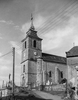 Tour-clocher et façade latérale droite. © Région Bourgogne-Franche-Comté, Inventaire du patrimoine