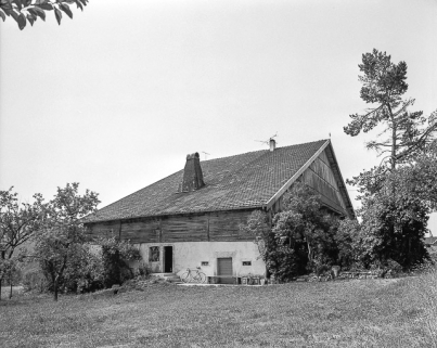 Ferme située au lieu-dit Colombière, cadastrée AB 82 : façade latérale droite. © Région Bourgogne-Franche-Comté, Inventaire du patrimoine