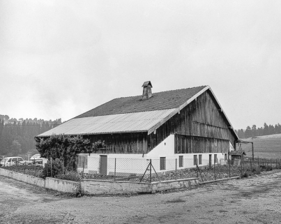 Ferme située au lieu-dit Remonot, cadastrée AC 48 : façades postérieure et latérale droite. © Région Bourgogne-Franche-Comté, Inventaire du patrimoine