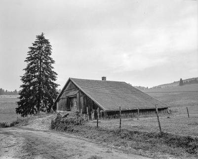Ferme située au lieu-dit Remonot, cadastrée AC 44 : façades postérieure et latérale gauche. © Région Bourgogne-Franche-Comté, Inventaire du patrimoine