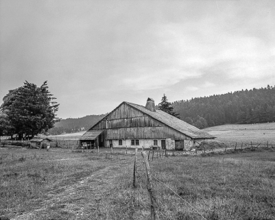 Ferme située au lieu-dit  Combe d'Abondance, cadastrée B2 252 : vue d'ensemble. © Région Bourgogne-Franche-Comté, Inventaire du patrimoine