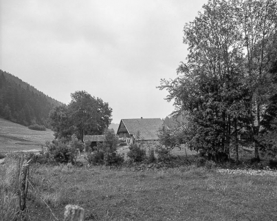 Ferme située au lieu-dit Le Theverot, cadastrée ZL 9 : vue d'ensemble. © Région Bourgogne-Franche-Comté, Inventaire du patrimoine