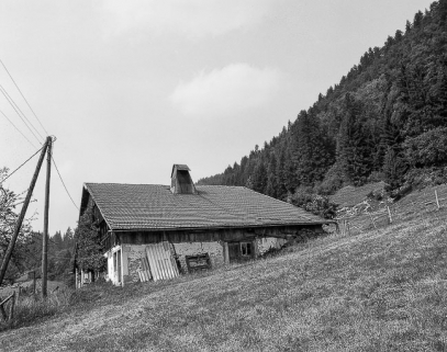 Ferme située au lieu-dit Champagne-Dessous, cadastrée ZA 4 : façades antérieure et latérale droite. © Région Bourgogne-Franche-Comté, Inventaire du patrimoine
