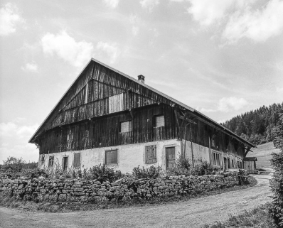 Ferme située au lieu-dit Pré du Nord : façade antérieur et latérale gauche. © Région Bourgogne-Franche-Comté, Inventaire du patrimoine