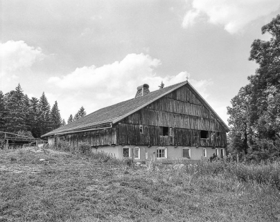 Ferme située au lieu-dit Chez Prenel : façade antérieure et latérale droite © Région Bourgogne-Franche-Comté, Inventaire du patrimoine