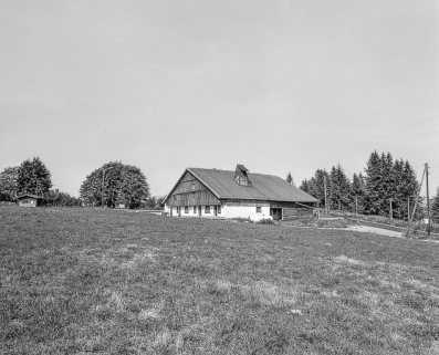 Façades antérieure et latérale droite. © Région Bourgogne-Franche-Comté, Inventaire du patrimoine