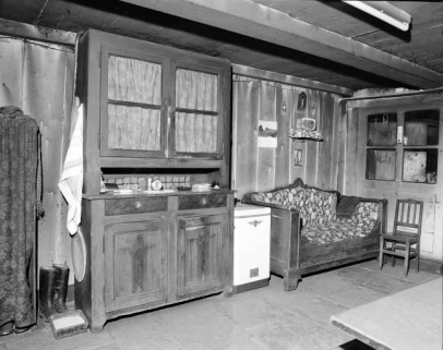 Intérieur : cuisine droite, vue depuis la fenêtre. © Région Bourgogne-Franche-Comté, Inventaire du patrimoine Intérieur : cuisine droite, vue depuis la fenêtre. © Région Bourgogne-Franche-Comté, Inventaire du patrimoine