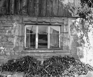 Façade antérieure : fenêtre. © Région Bourgogne-Franche-Comté, Inventaire du patrimoine