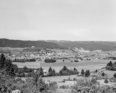 Village vu depuis la route de Chauveresche. © Région Bourgogne-Franche-Comté, Inventaire du patrimoine